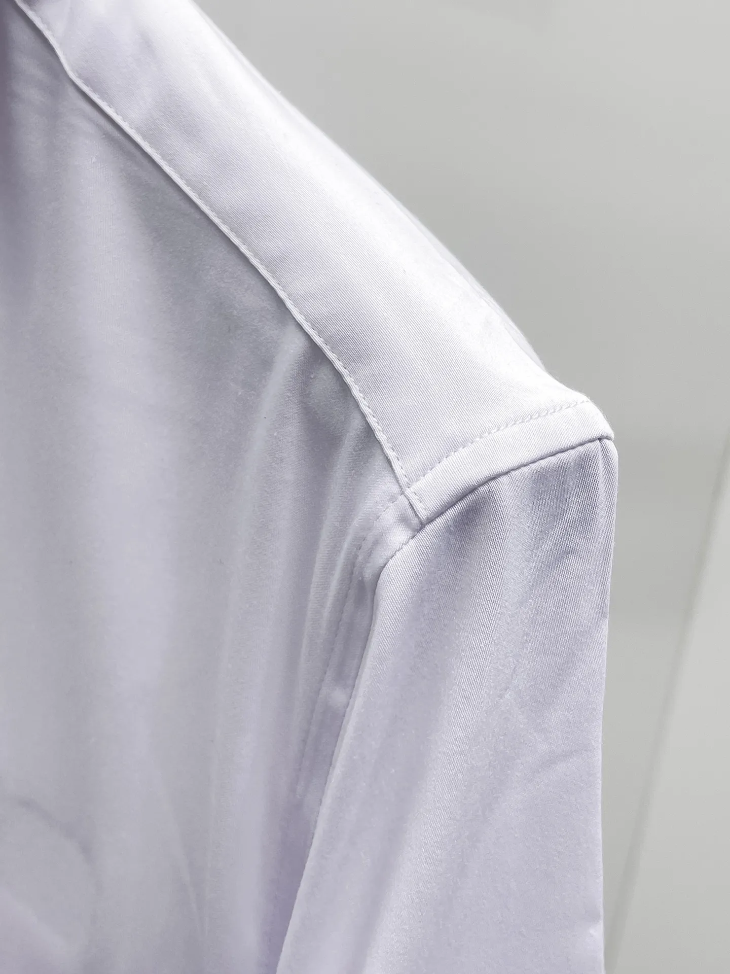 P260 Lauflaren Polo🌟Short-sleeved shirt Shirt🔥Official website synchronized✨Hot-selling channel goods High-end customization The quality can withstand any form of inspection, giving you a unique upper body experience! All have gone through a strict selection process and are customized with original accessories. They are fashionable and versatile. The upper body is elegant and handsome, full of personality, and has a brand new sense of sight. 👍High version 🐒🐒Size: M~3XL